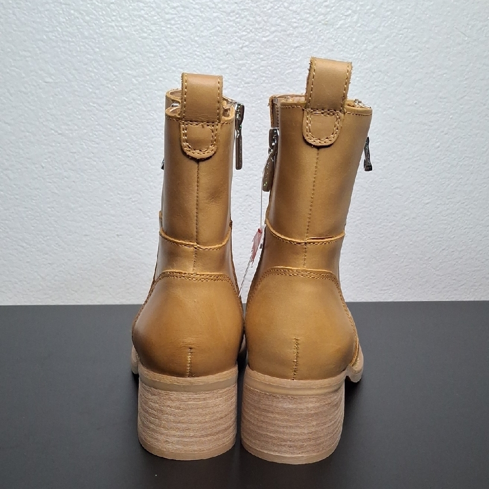 Blondo Tan Heeled Boots with Zipper - Picture 5 of 7